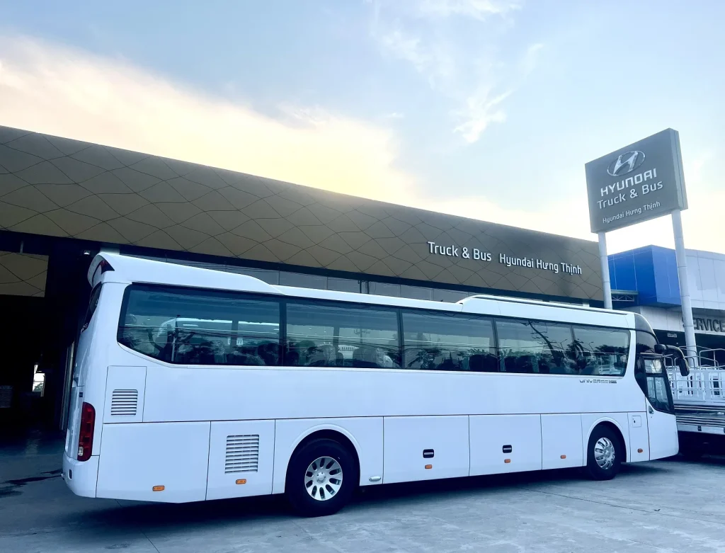 Xe 45 Chỗ Universe Cao Cấp
